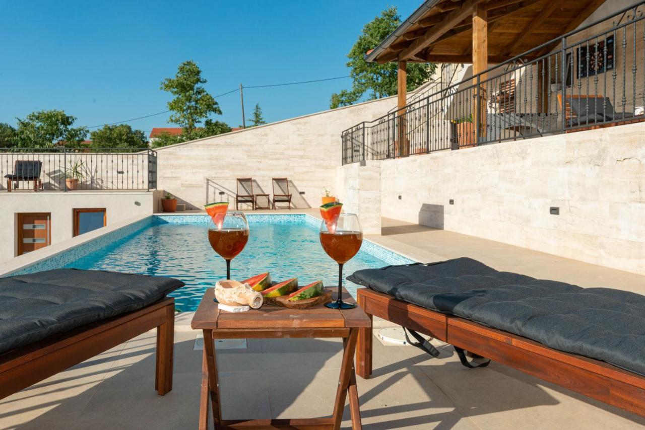 Modern Rustic Villa Kate 本科瓦茨 外观 照片